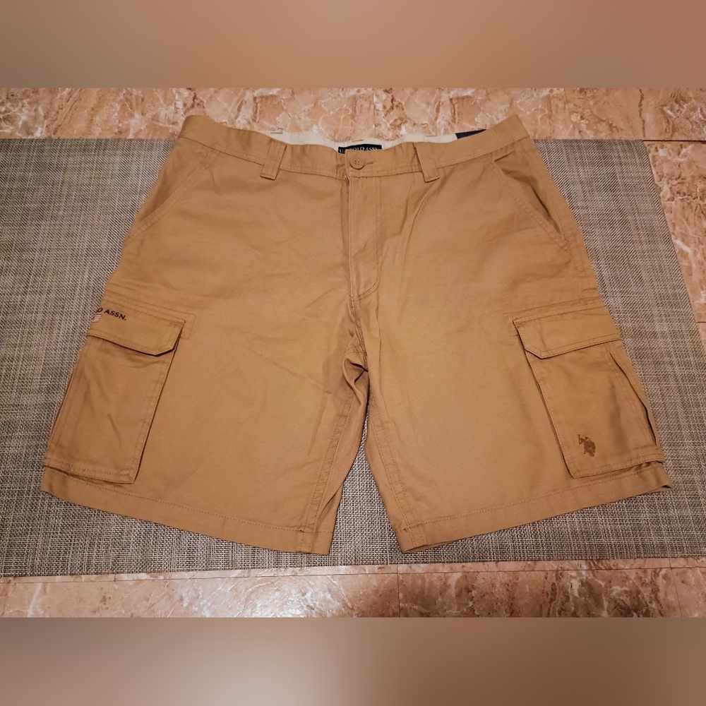 Men's Tan Cargo Shorts